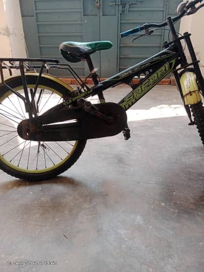 Cycle made of heavy metals offroad tires brakes both