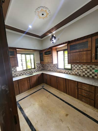 For Bachlor and Silent Office 5 Marla Upper Portion for Rent in Johar Town Block Q | Near Emporium Mall | 2 Bed | Garage