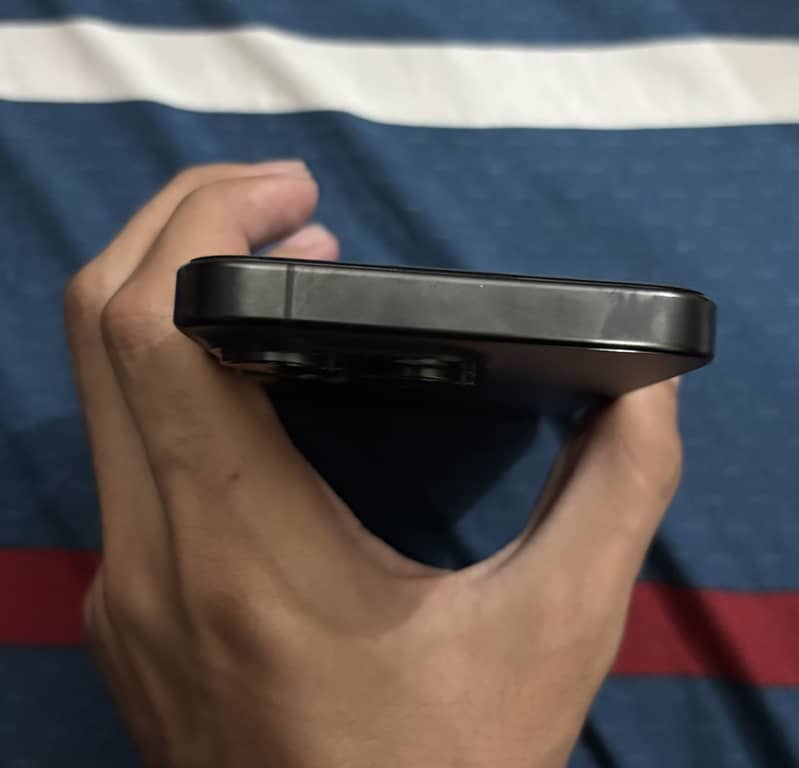 Apple iPhone 15 Pro 3