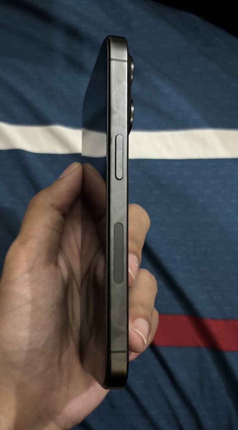 Apple iPhone 15 Pro 4