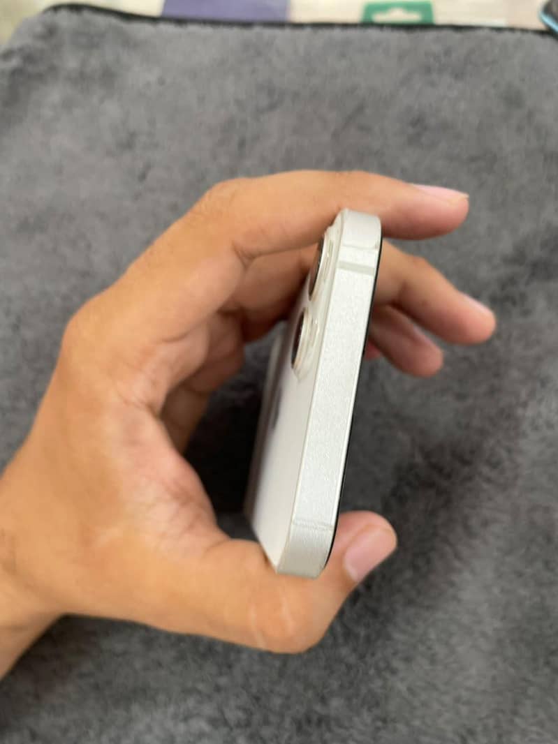 Apple iPhone 13 4