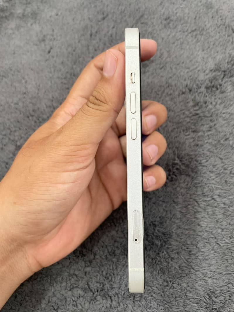 Apple iPhone 13 5