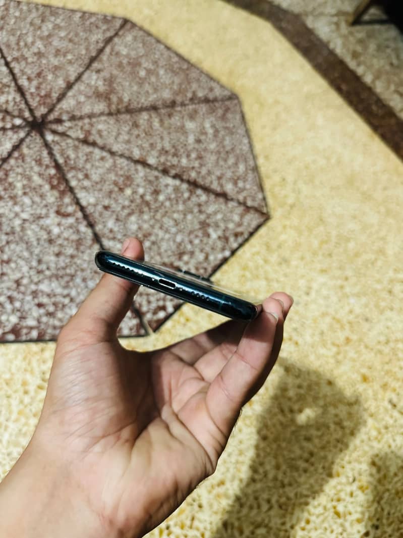 iPhone 11 Pro Max 4