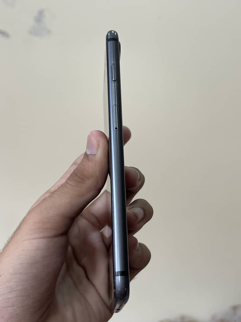 Apple iPhone 8 Plus 2