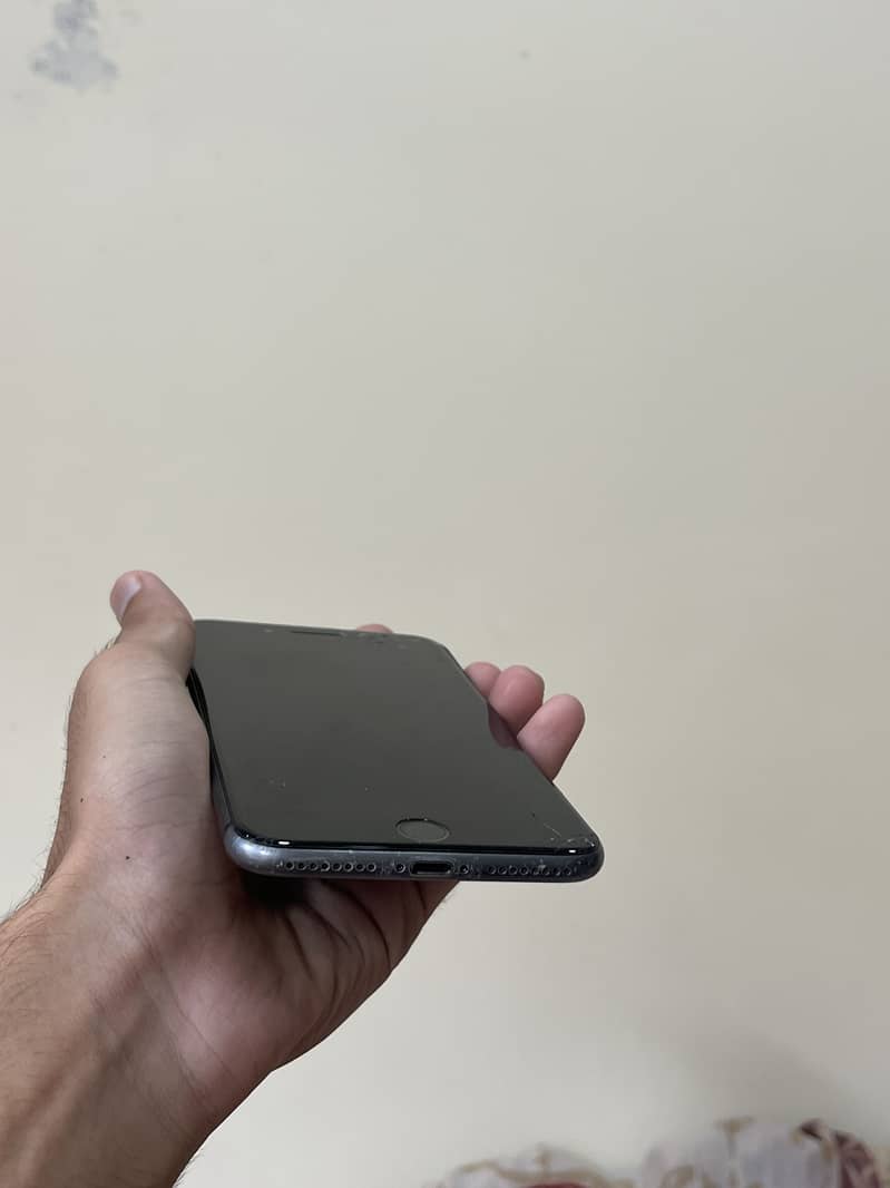 Apple iPhone 8 Plus 3