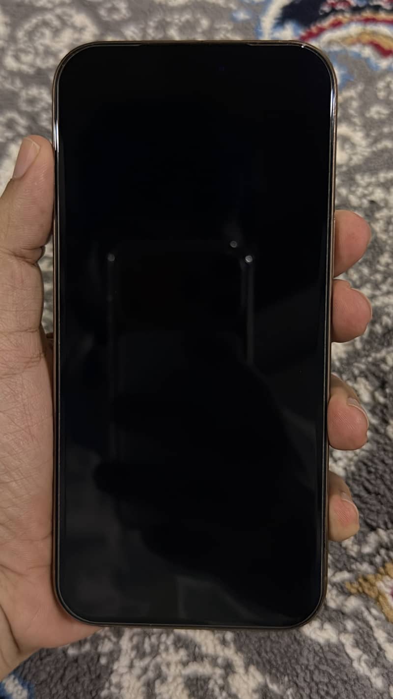 Apple iPhone 16 Pro Max 4