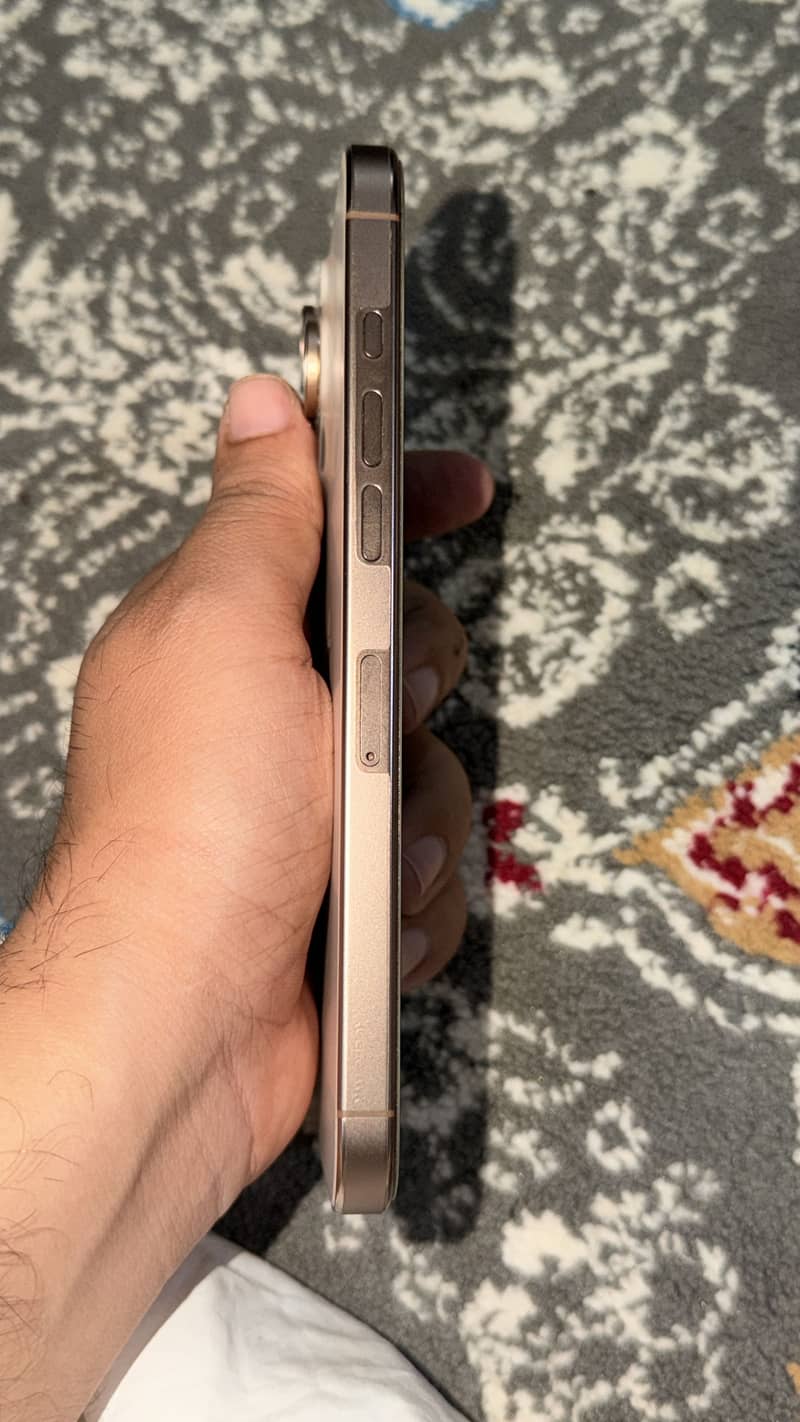 Apple iPhone 16 Pro Max 5