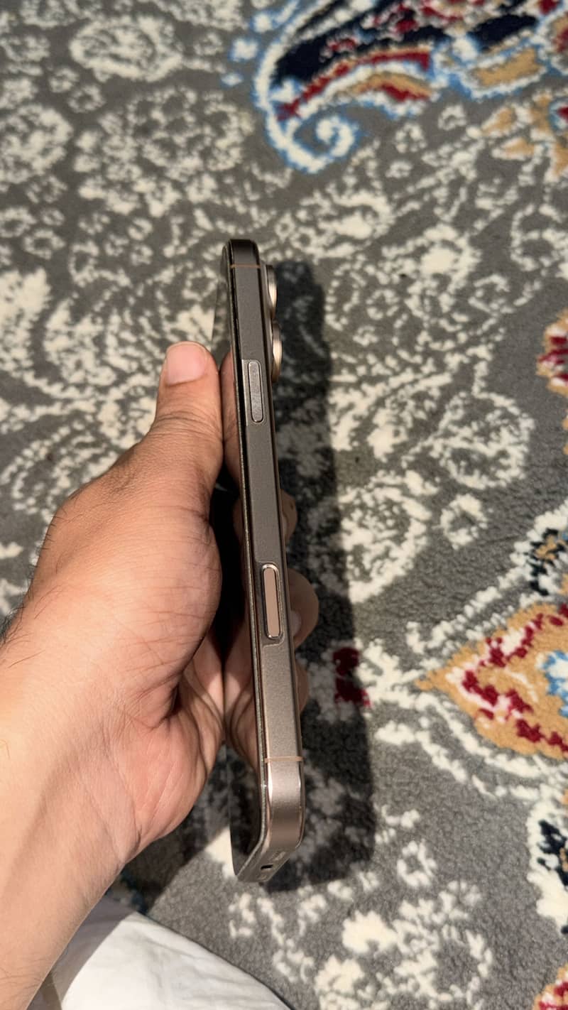 Apple iPhone 16 Pro Max 7