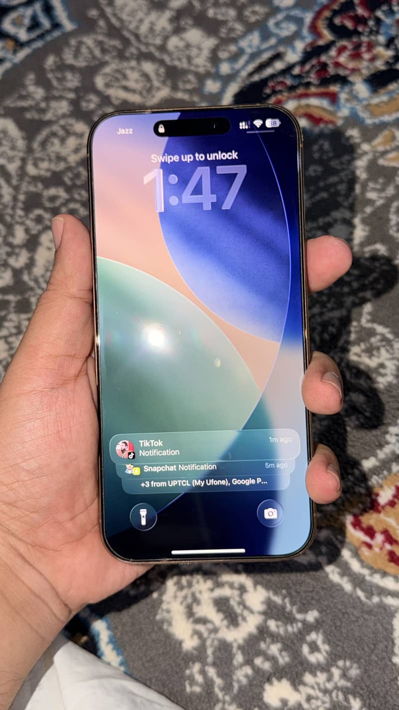Apple iPhone 16 Pro Max 8
