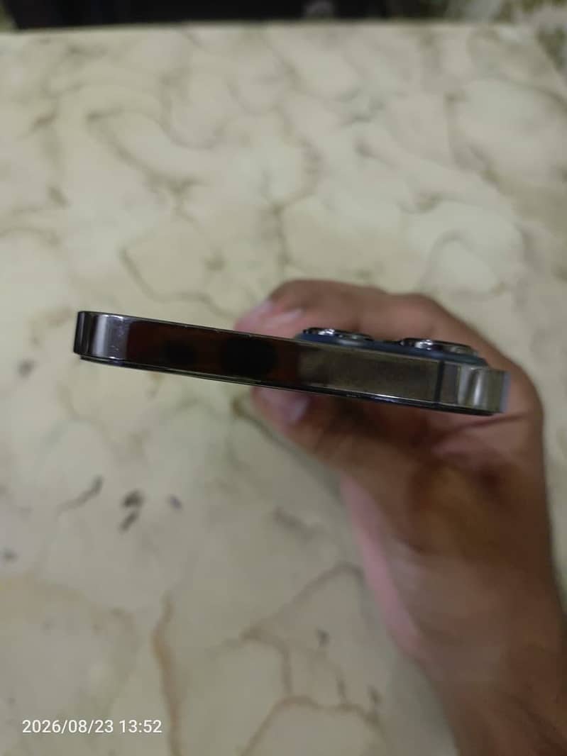 Apple iPhone 13 Pro Max 1