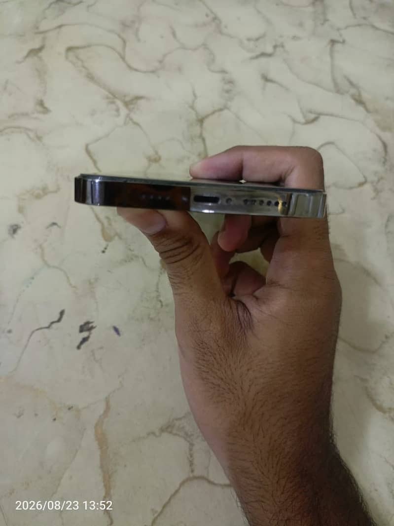 Apple iPhone 13 Pro Max 4