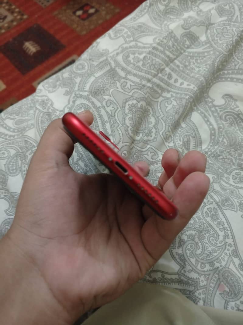 Apple iPhone 11 4