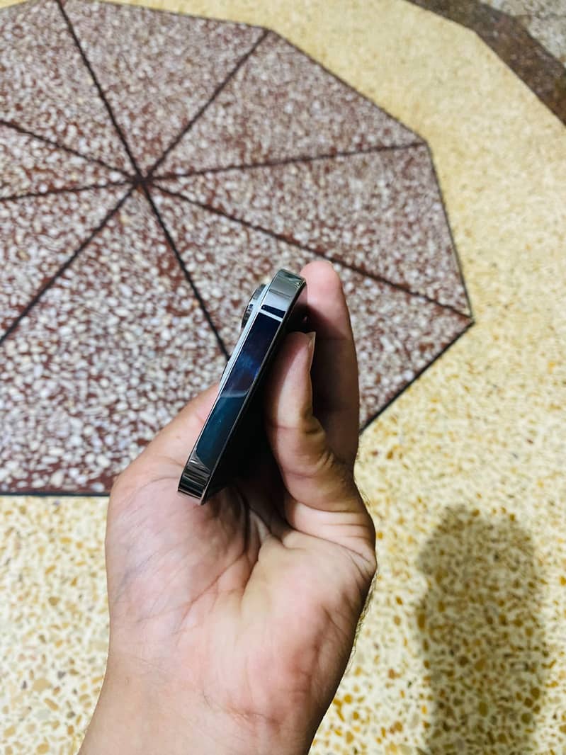 Apple iPhone 14 Pro 2