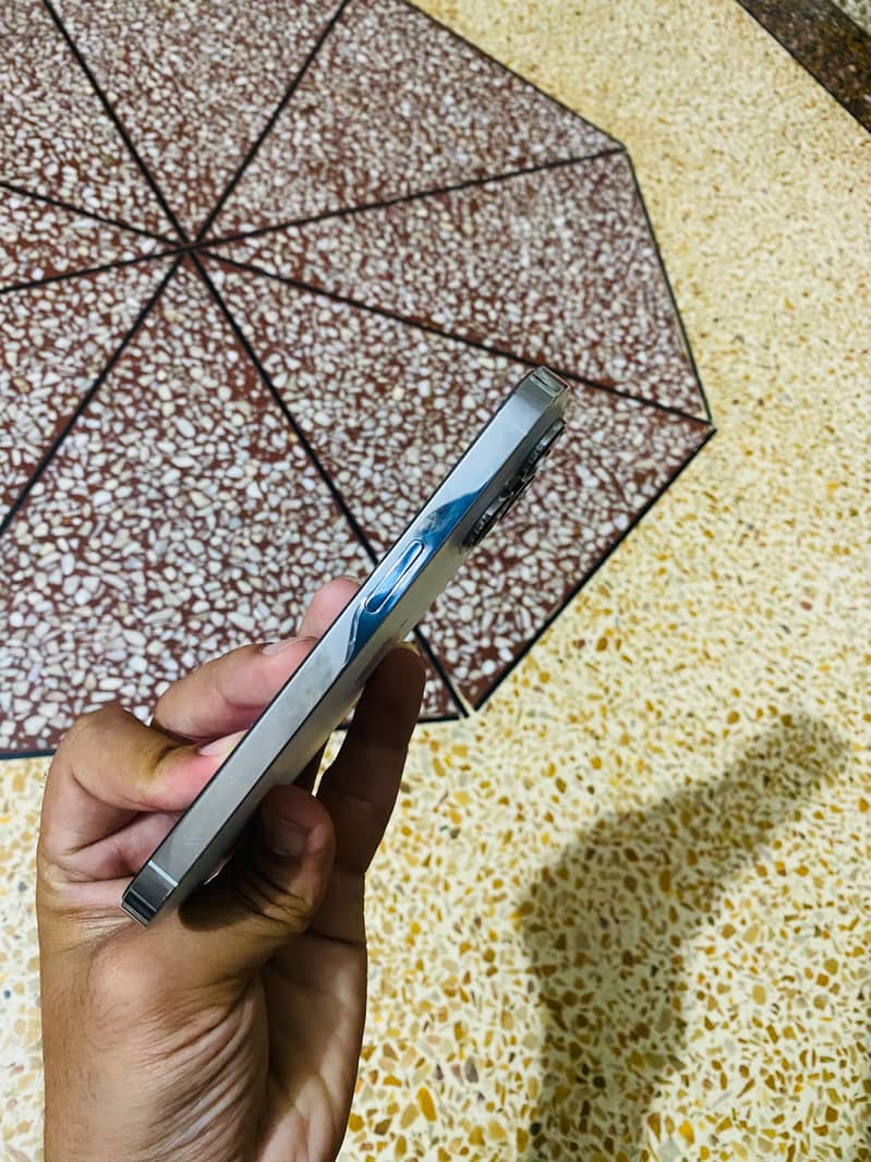 Apple iPhone 14 Pro 4