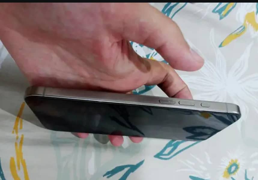 Apple iPhone 15 Pro Max 3