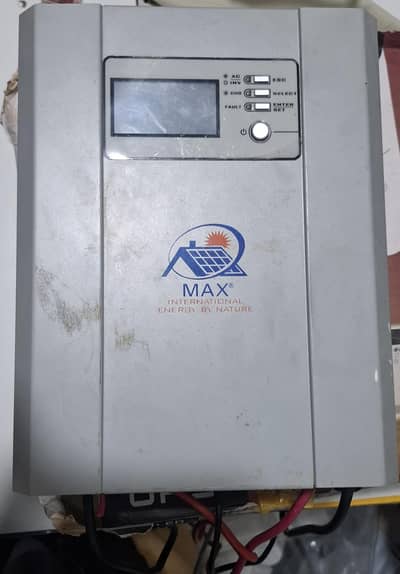 SolarMax Jaguar 1200VA / 900W MPPT Solar inverter
