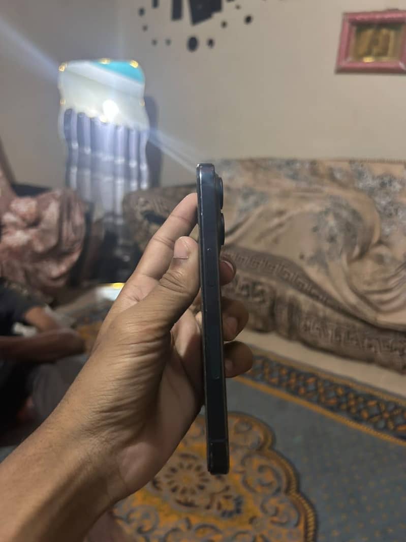 Apple iPhone 15 Pro 0