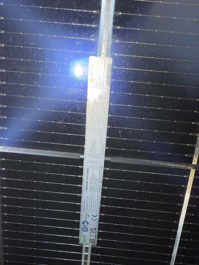 585watt Jinko solar panel