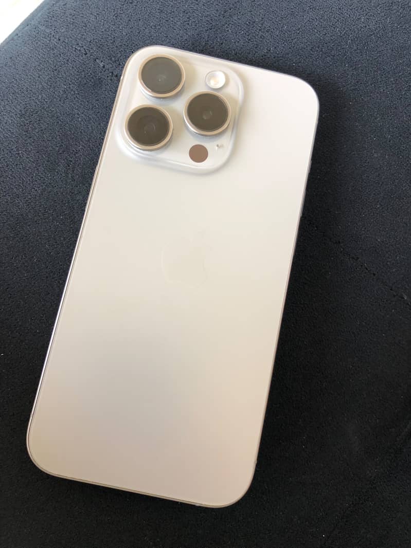 Apple iPhone 15 Pro 3