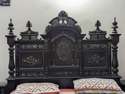 master bed chinioti