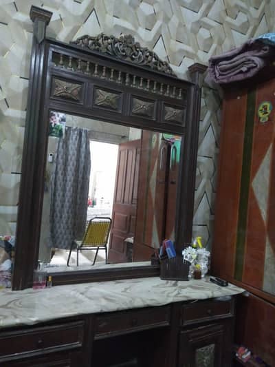 3 aitm sel saif almari dressing table show cakes