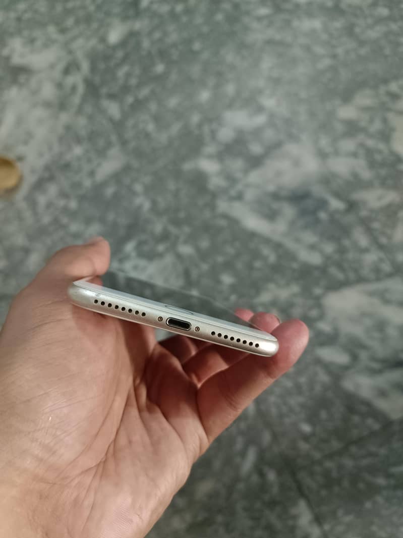 Apple iPhone 7 Plus 3