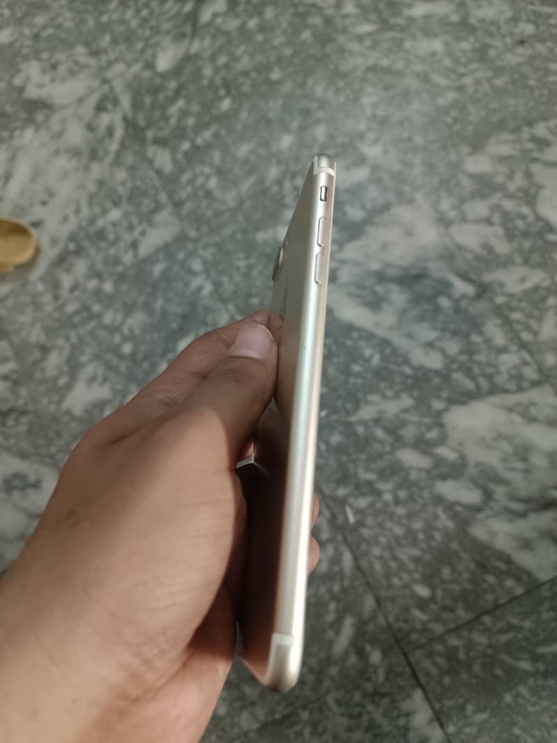 Apple iPhone 7 Plus 4