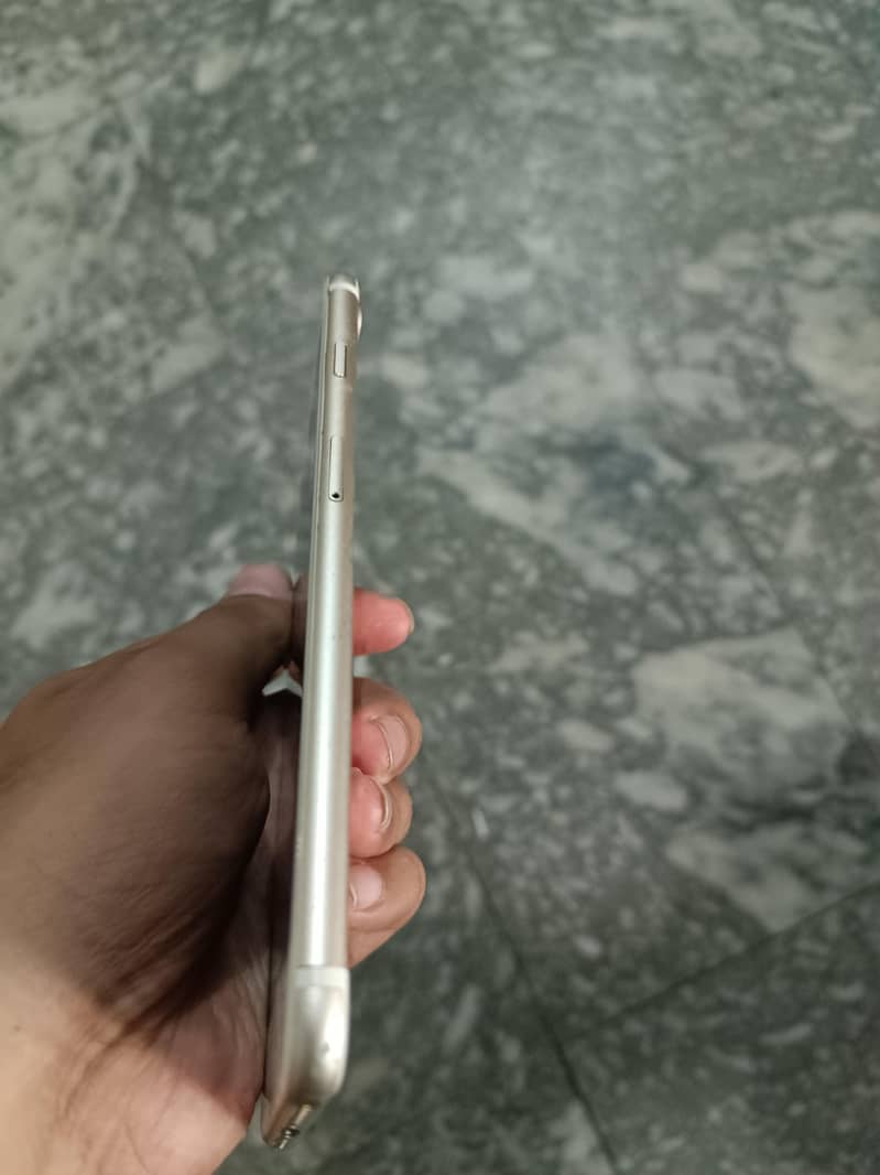 Apple iPhone 7 Plus 5