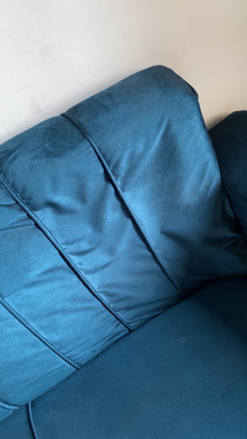 Sofa set with puffy 3
