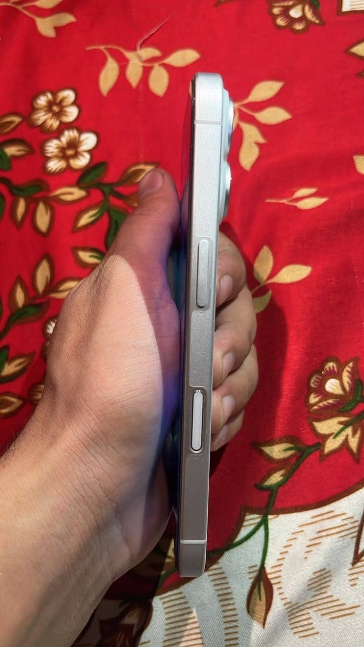 Apple iPhone 16 1