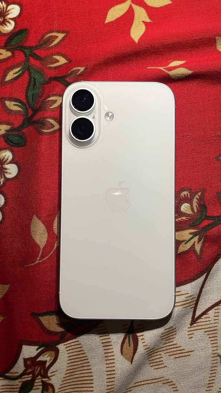 Apple iPhone 16 2