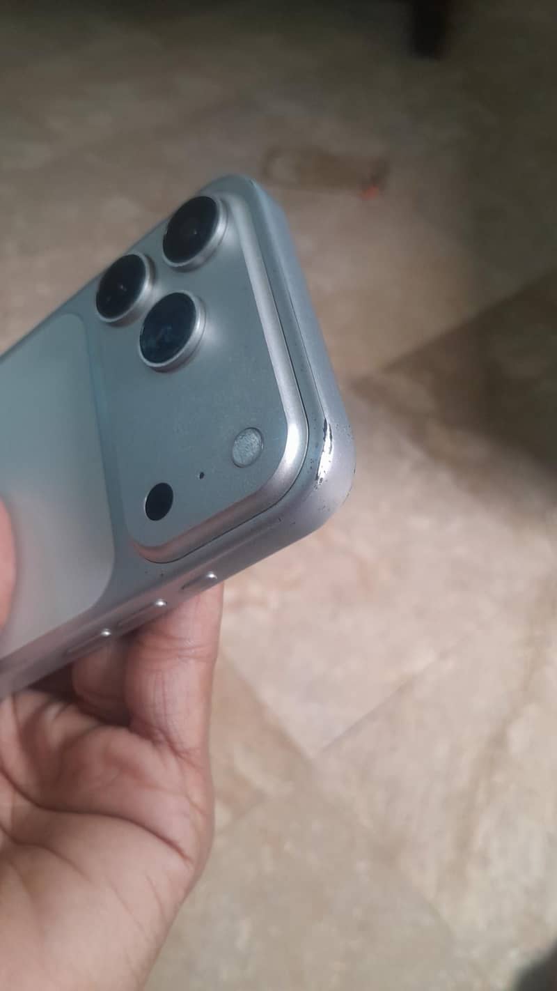 Apple iPhone 17 Pro Max 5