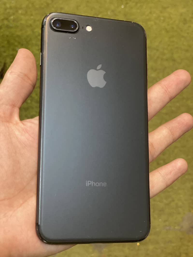 Apple iPhone 8 Plus 1