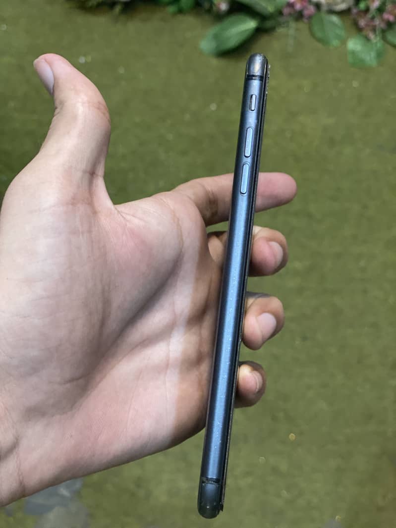 Apple iPhone 8 Plus 3