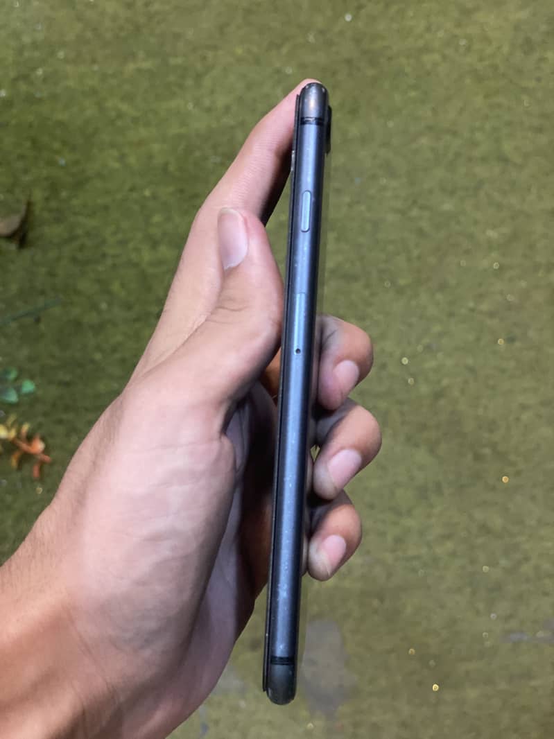 Apple iPhone 8 Plus 4