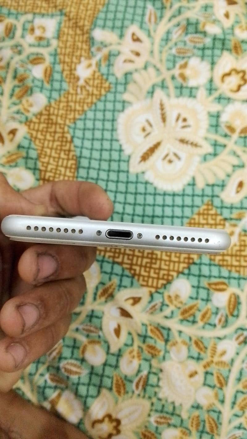iphone 8+ 4