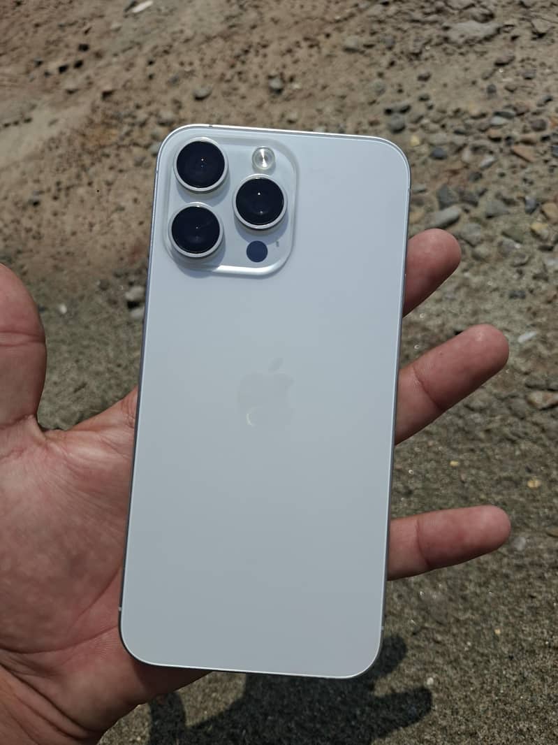 Apple iPhone 15 Pro Max 2
