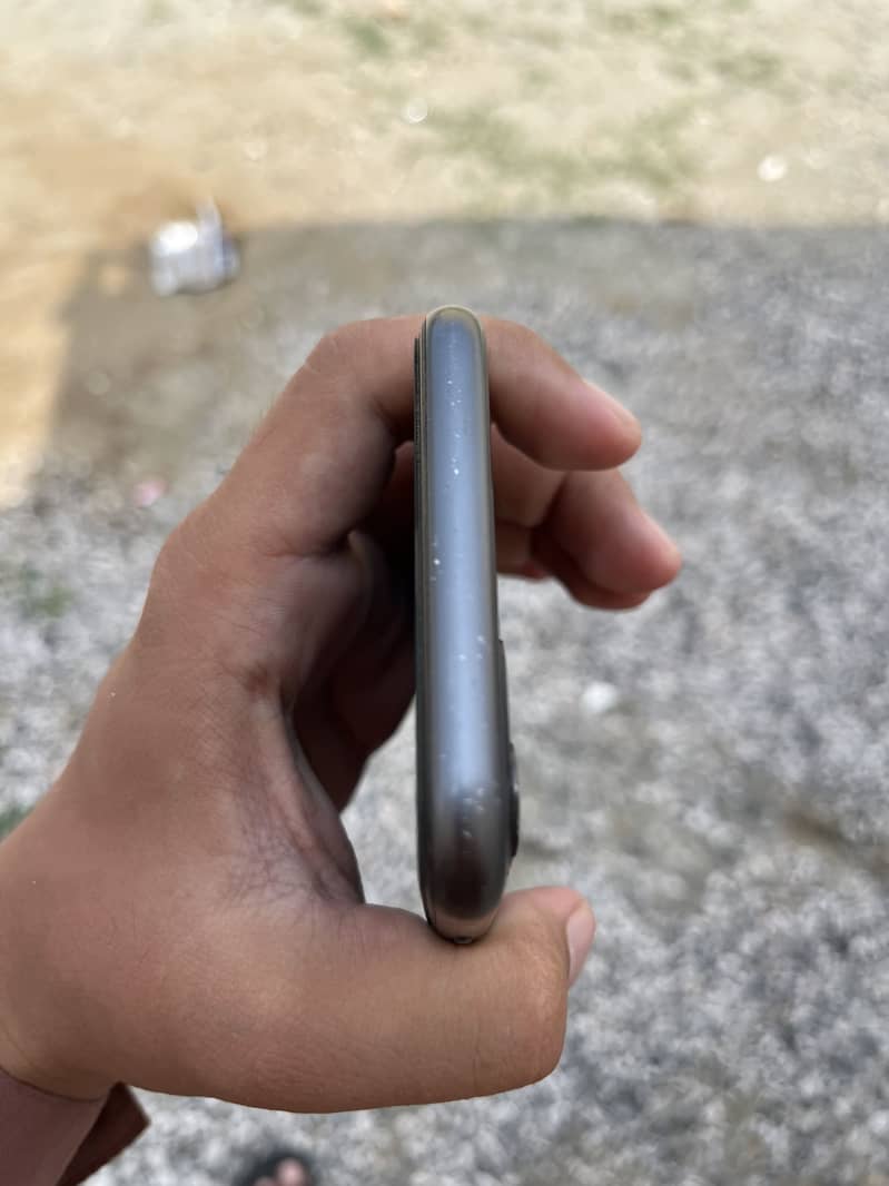 Apple iPhone 11 3