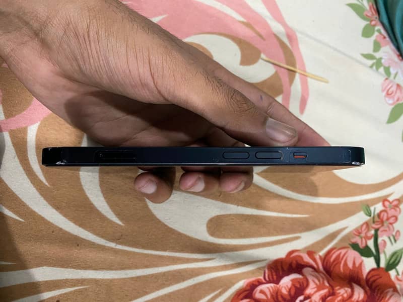 iPhone 13 3