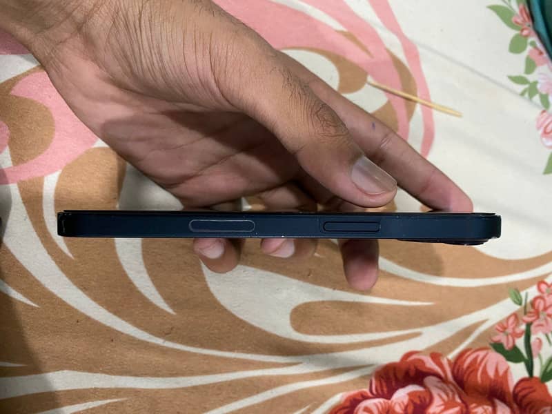 iPhone 13 7