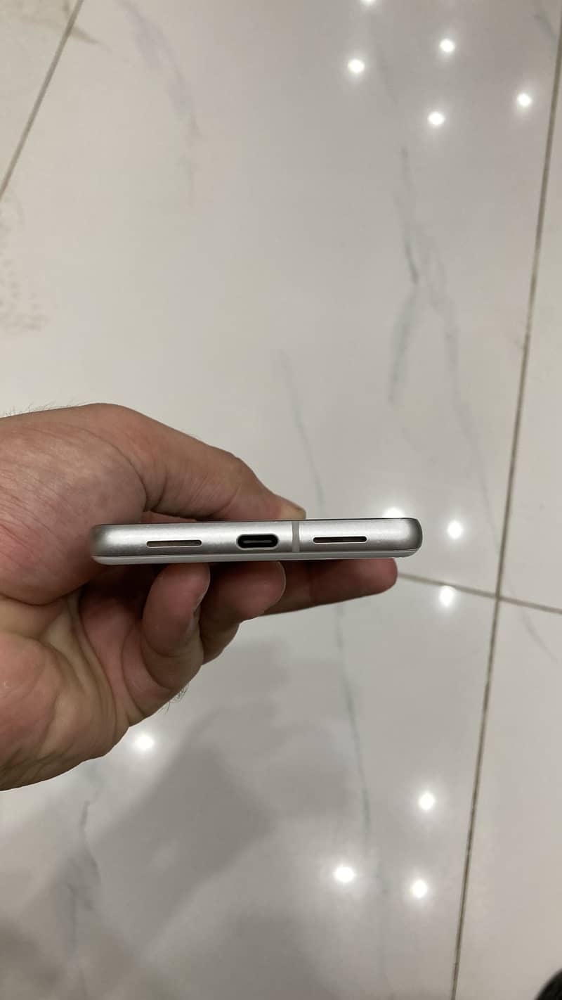 Google Pixel 7 4