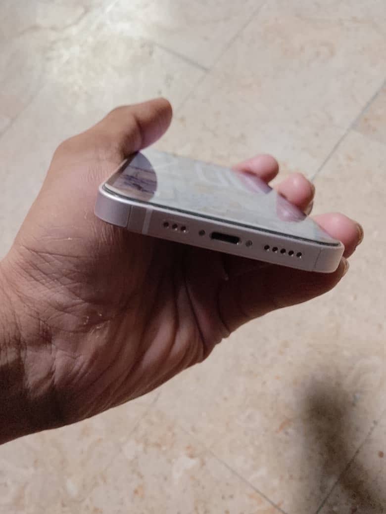 Apple iPhone 13 2