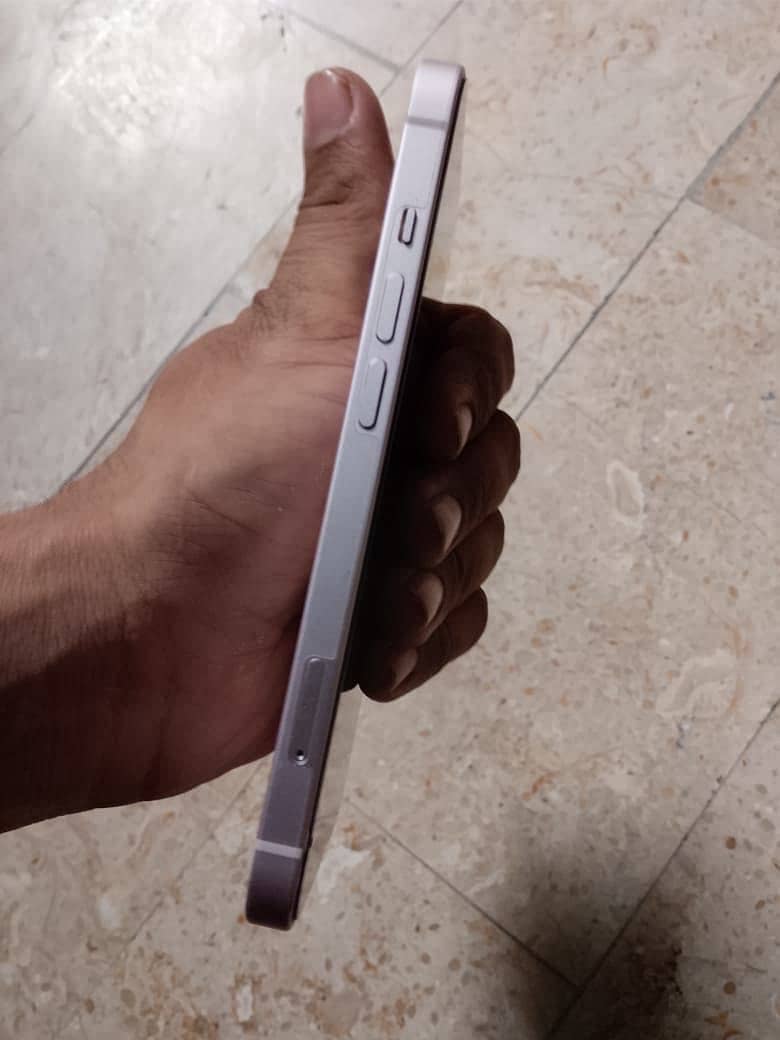 Apple iPhone 13 3