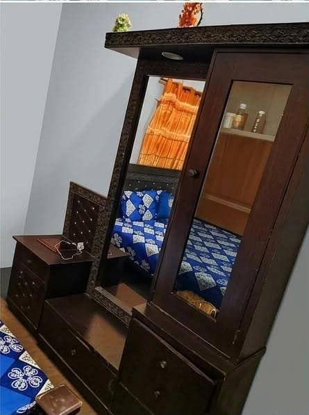 bed, side tables, dressing table 2