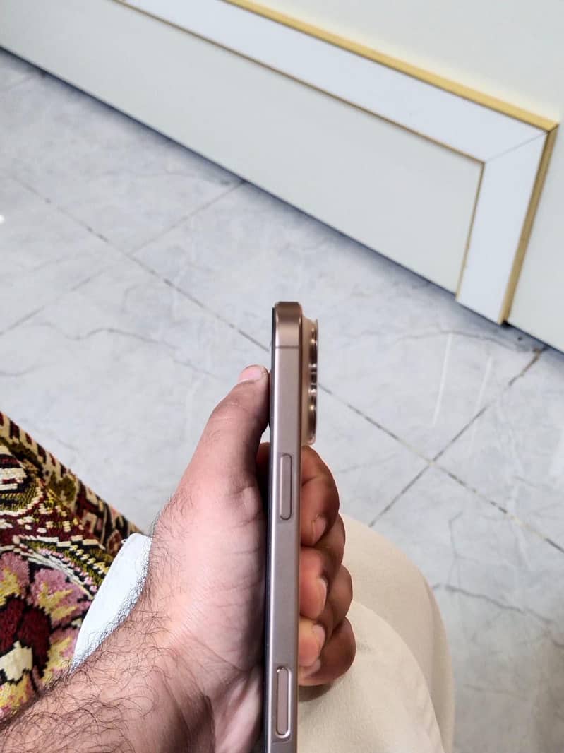 Apple iPhone 16 Pro Max 3