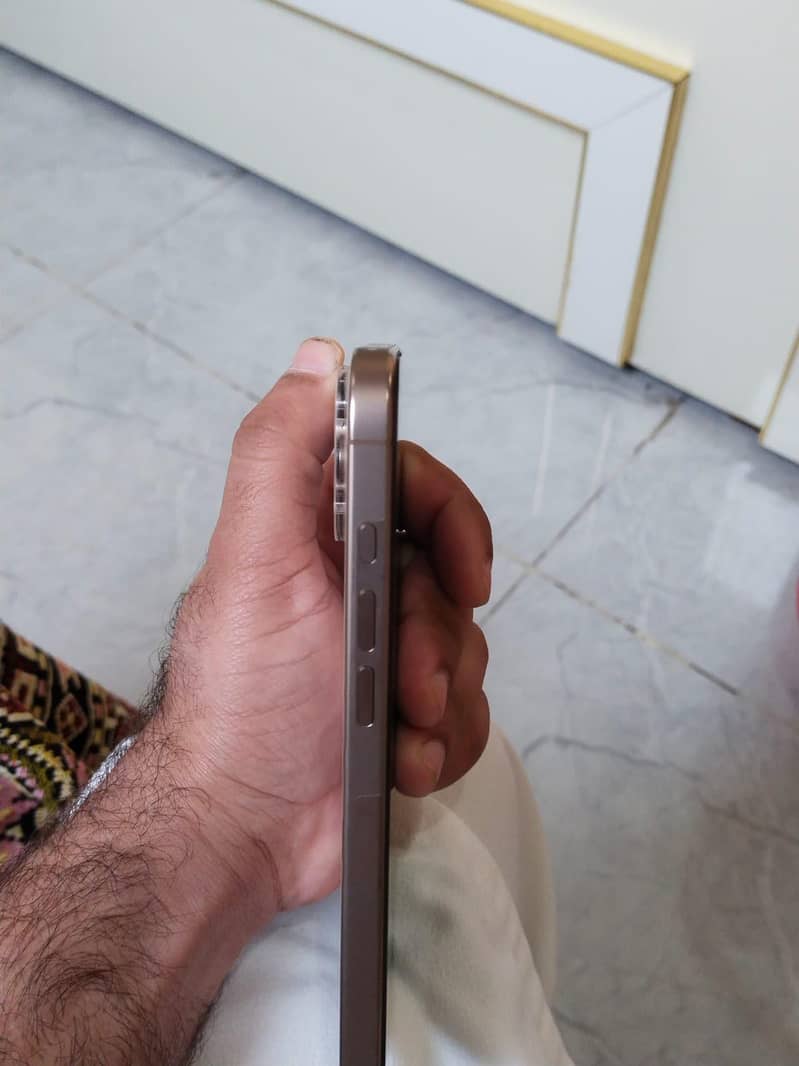 Apple iPhone 16 Pro Max 4