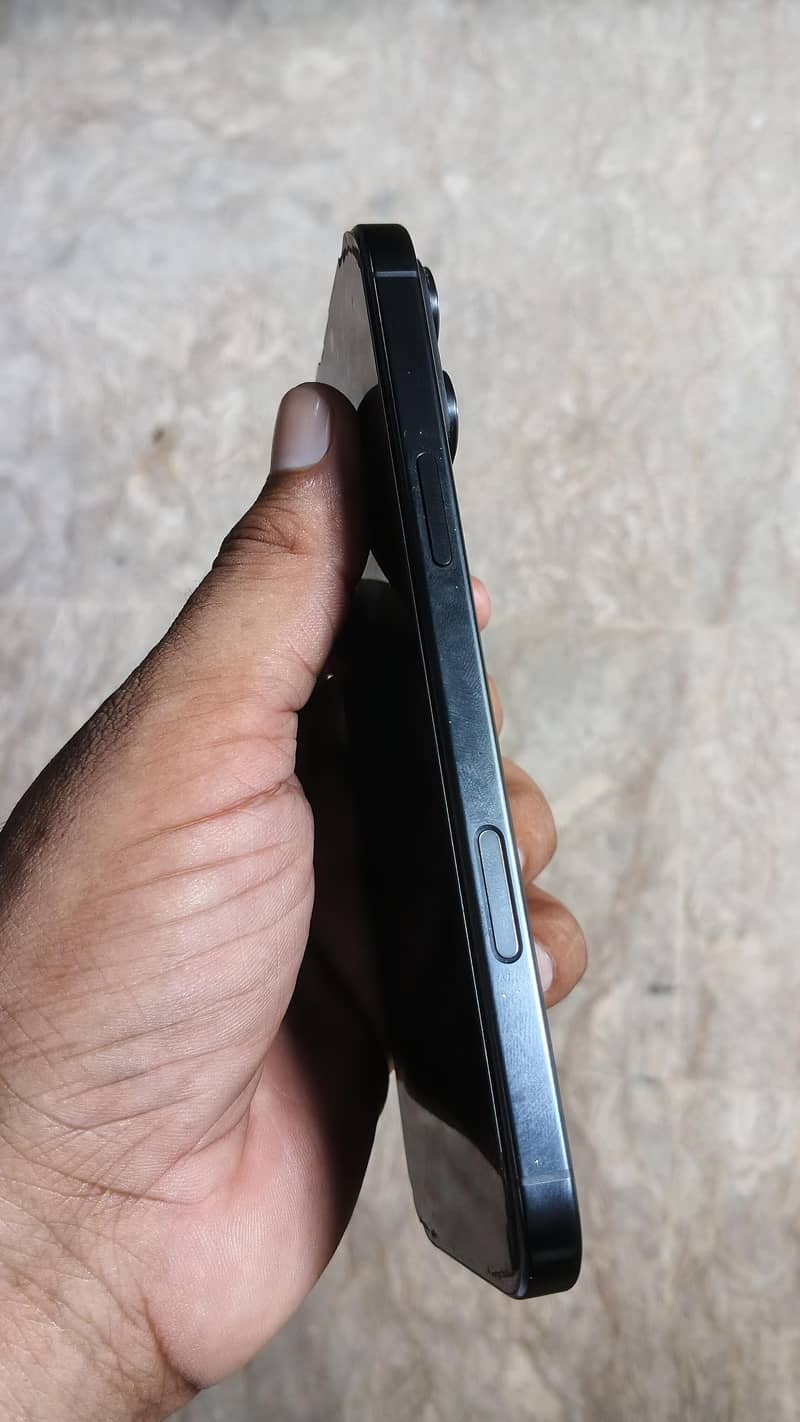 Apple iPhone 16 Pro Max 1