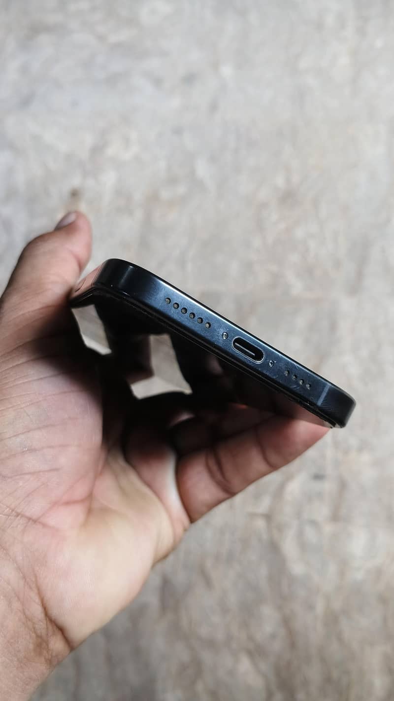 Apple iPhone 16 Pro Max 2