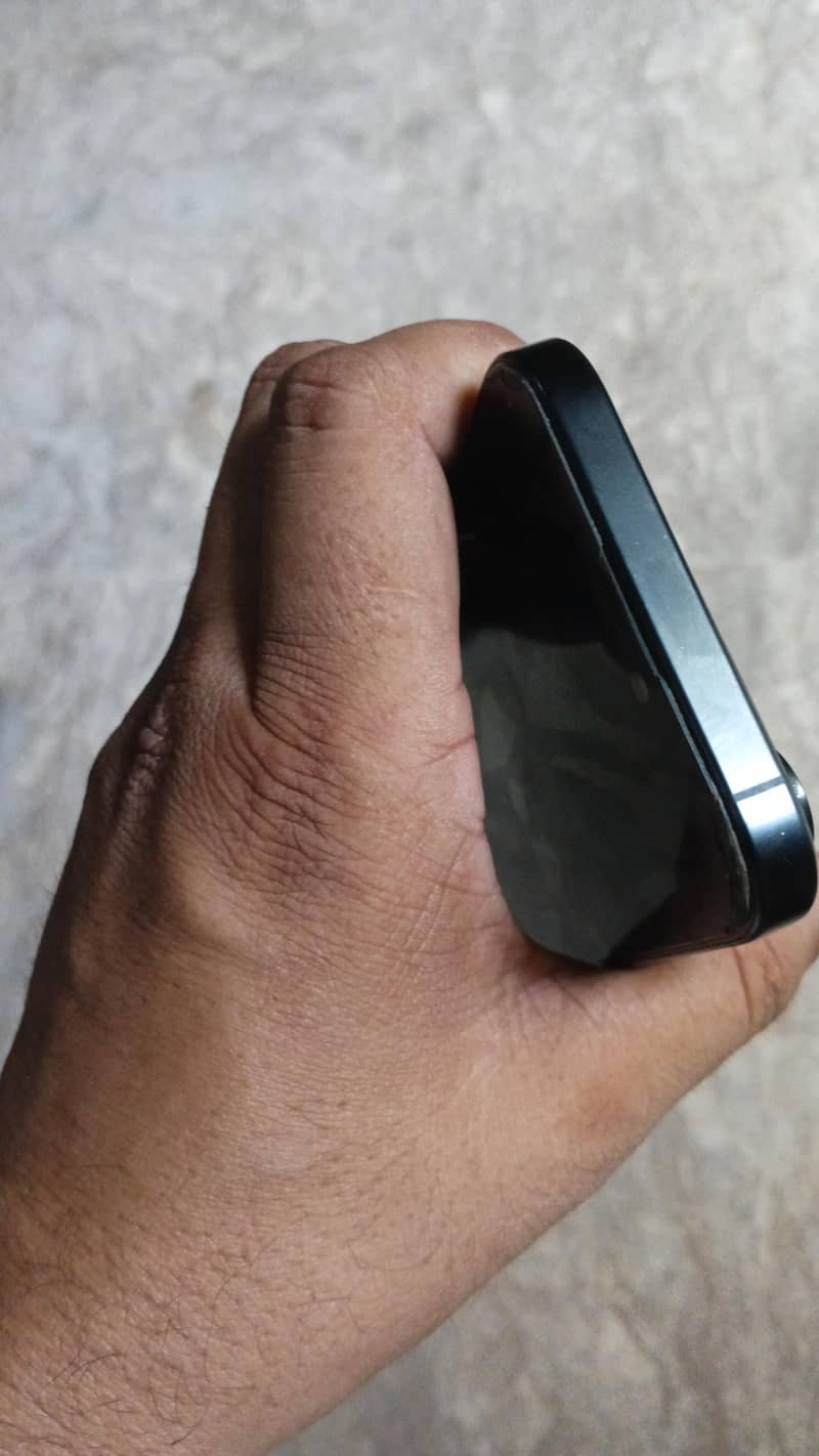 Apple iPhone 16 Pro Max 3