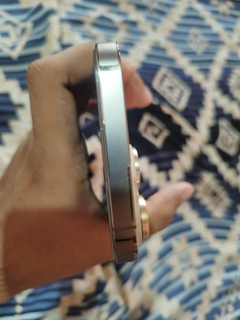 Apple iPhone 14 Pro Max 3